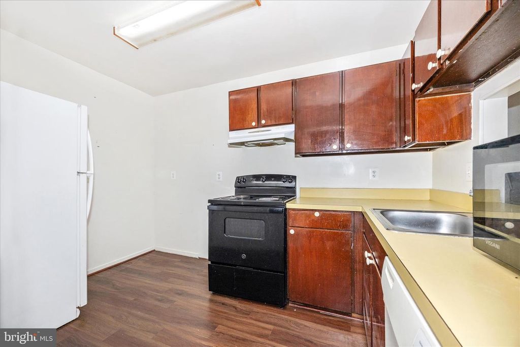 Image 14 of property listing at 9913 FOREST VIEW PL, Montgomery Village, MD 20886