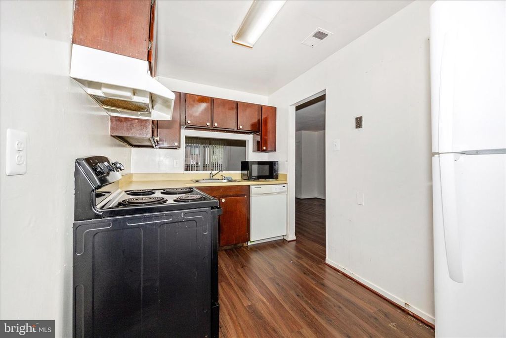 Image 17 of property listing at 9913 FOREST VIEW PL, Montgomery Village, MD 20886