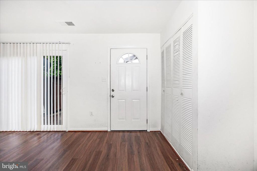 Image 2 of property listing at 9913 FOREST VIEW PL, Montgomery Village, MD 20886