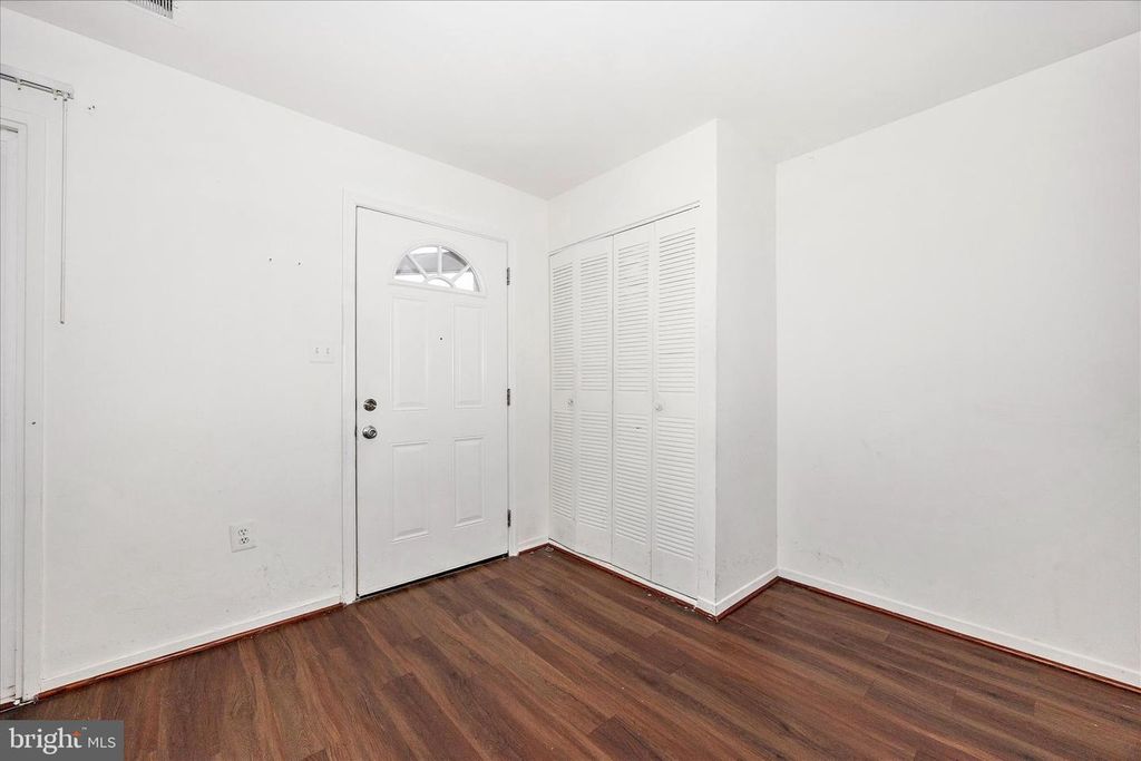 Image 3 of property listing at 9913 FOREST VIEW PL, Montgomery Village, MD 20886