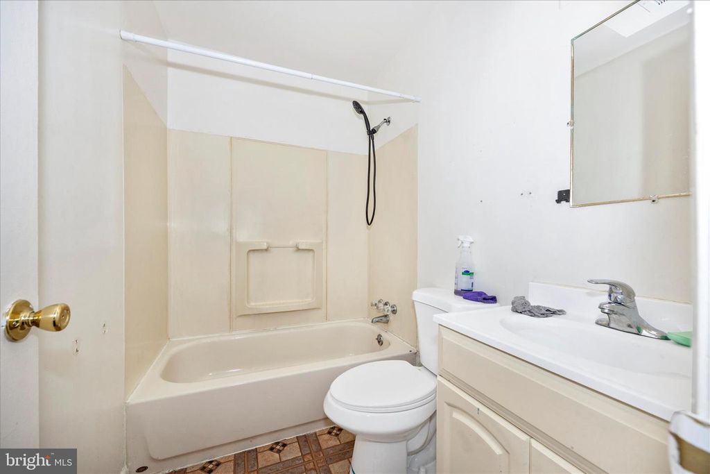 Image 32 of property listing at 9913 FOREST VIEW PL, Montgomery Village, MD 20886