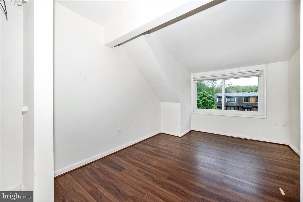 Image 33 of property listing at 9913 FOREST VIEW PL, Montgomery Village, MD 20886