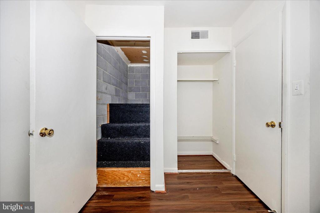 Image 37 of property listing at 9913 FOREST VIEW PL, Montgomery Village, MD 20886