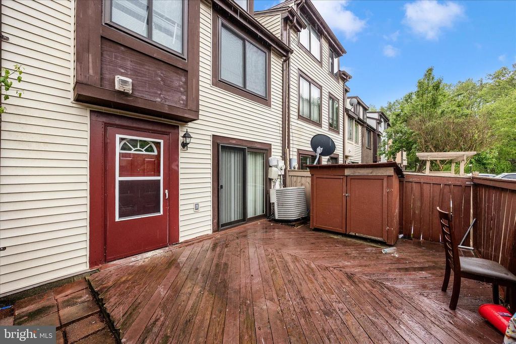 Image 39 of property listing at 9913 FOREST VIEW PL, Montgomery Village, MD 20886