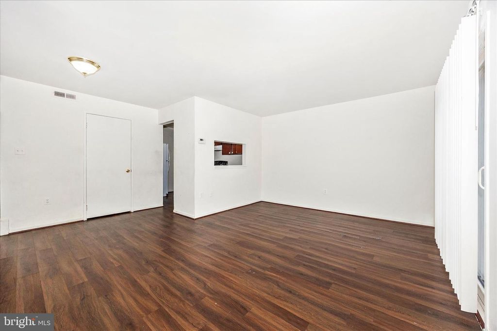 Image 4 of property listing at 9913 FOREST VIEW PL, Montgomery Village, MD 20886