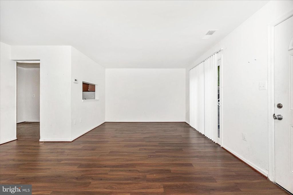 Image 5 of property listing at 9913 FOREST VIEW PL, Montgomery Village, MD 20886