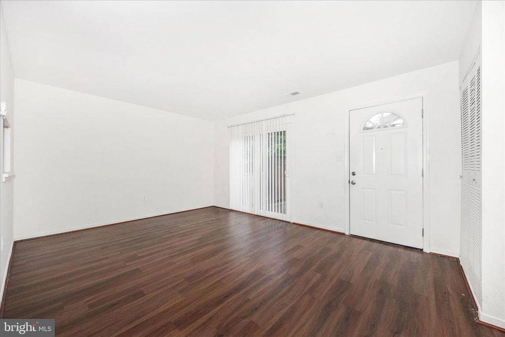 Image 6 of property listing at 9913 FOREST VIEW PL, Montgomery Village, MD 20886