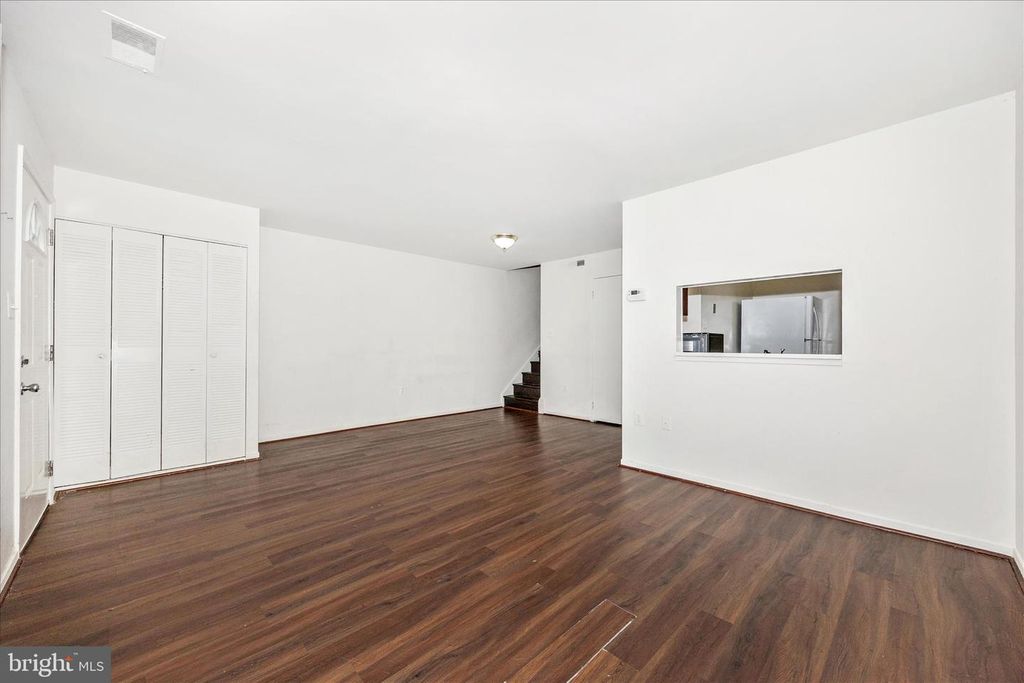 Image 8 of property listing at 9913 FOREST VIEW PL, Montgomery Village, MD 20886