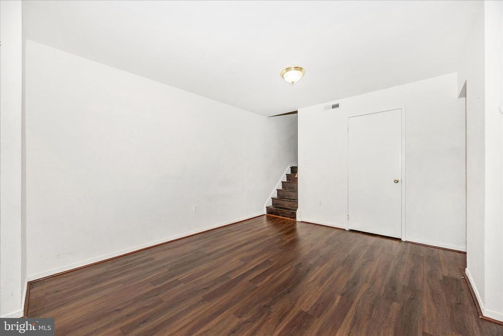 Image 9 of property listing at 9913 FOREST VIEW PL, Montgomery Village, MD 20886