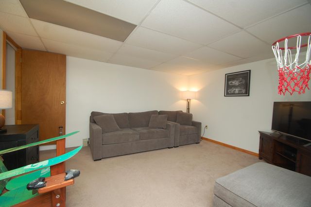 8 Teaberry Lane, Bedford, NH 03110