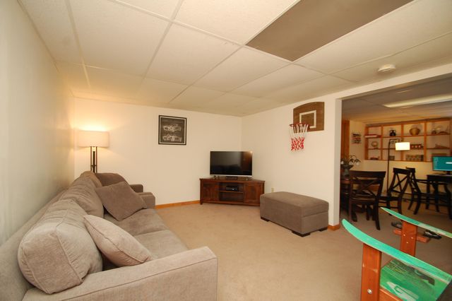 8 Teaberry Lane, Bedford, NH 03110