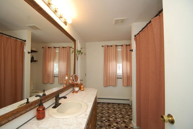 8 Teaberry Lane, Bedford, NH 03110