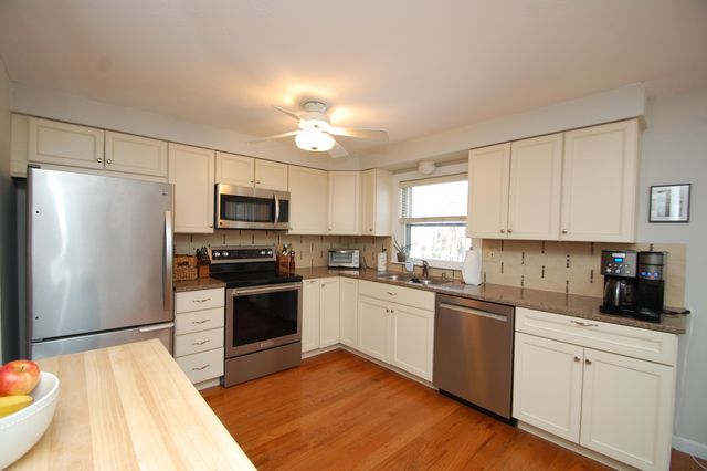 8 Teaberry Lane, Bedford, NH 03110