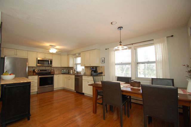 8 Teaberry Lane, Bedford, NH 03110