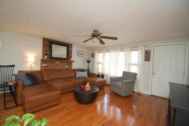 8 Teaberry Lane, Bedford, NH 03110