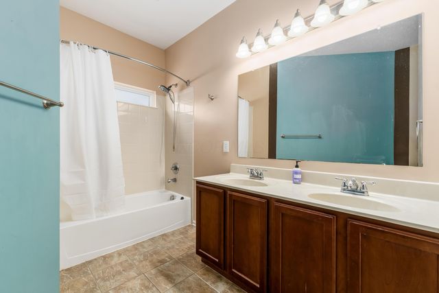 173 Mannaseh Drive E, Granville, OH 43023