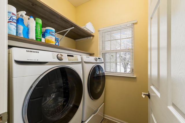 173 Mannaseh Drive E, Granville, OH 43023