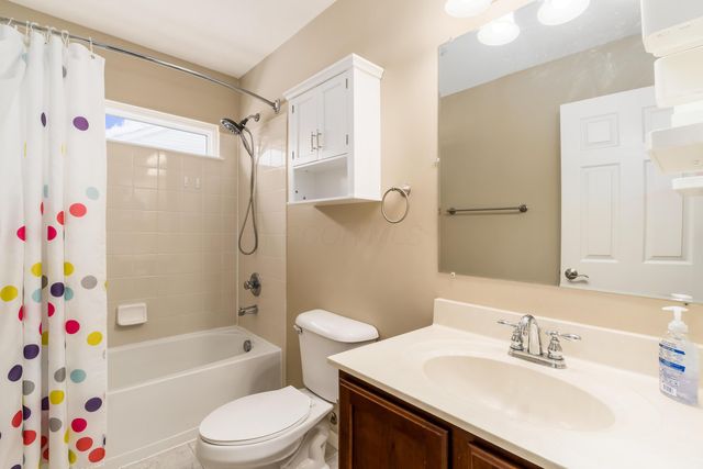 173 Mannaseh Drive E, Granville, OH 43023