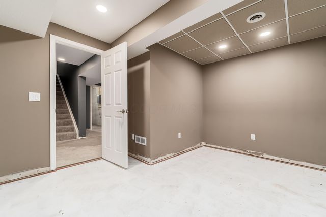 173 Mannaseh Drive E, Granville, OH 43023