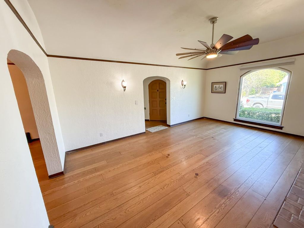 Image 11 of property listing at 624 E Vassar Avenue, Fresno, CA 93704