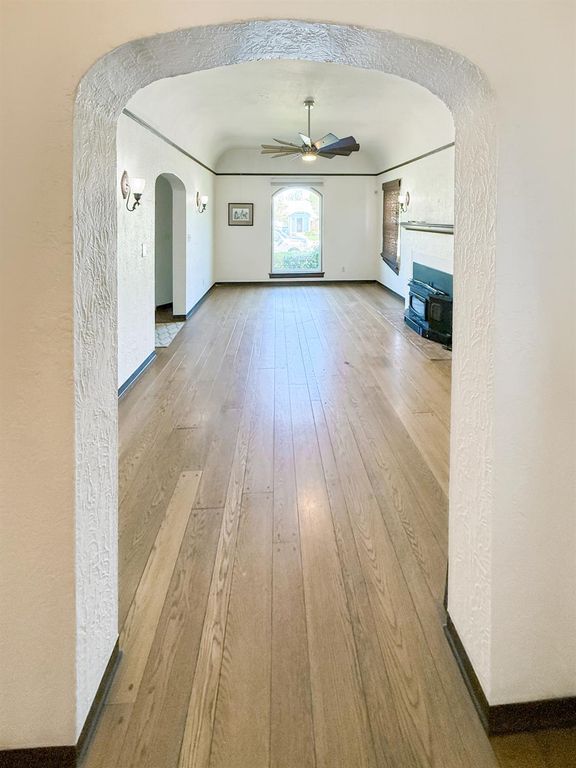 Image 12 of property listing at 624 E Vassar Avenue, Fresno, CA 93704