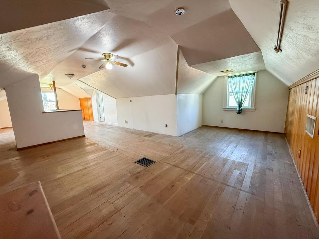 Image 15 of property listing at 624 E Vassar Avenue, Fresno, CA 93704