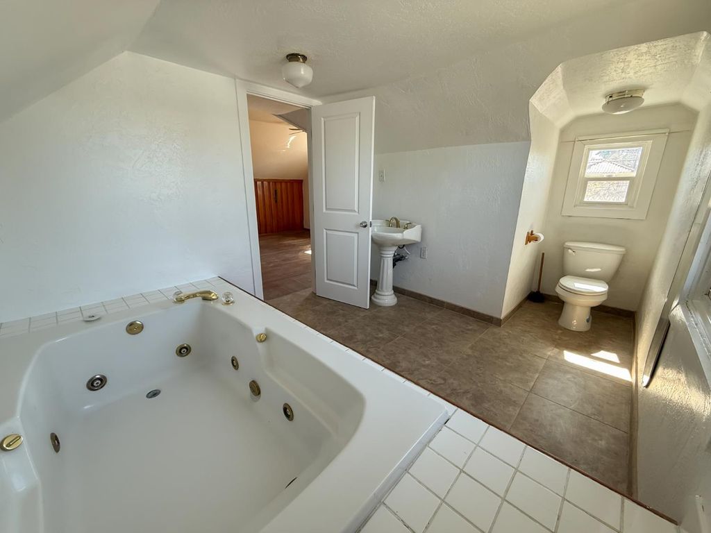 Image 16 of property listing at 624 E Vassar Avenue, Fresno, CA 93704