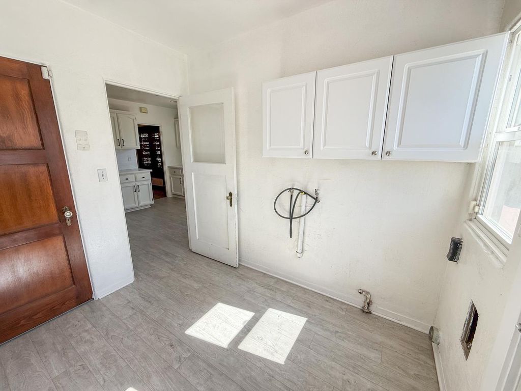 Image 7 of property listing at 624 E Vassar Avenue, Fresno, CA 93704