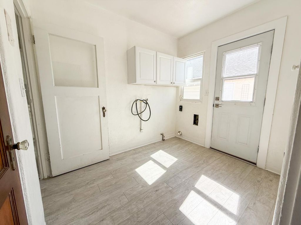 Image 8 of property listing at 624 E Vassar Avenue, Fresno, CA 93704