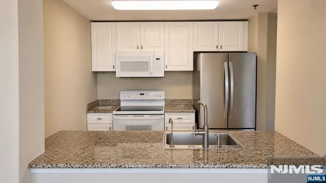 100 Old Palisade Road 1813, Fort Lee, NJ 07024