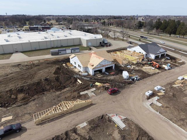 1216 Rock Ridge Circle, Waverly, IA 50677