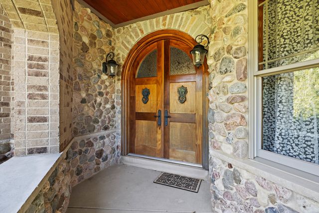 15309 Kishwaukee Valley Road, Woodstock, IL 60098