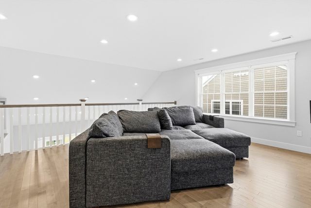 16 Cape Club Dr, Sharon, MA 02067
