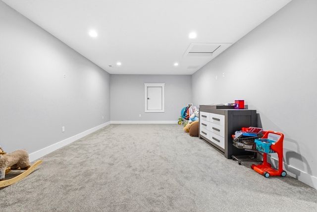 16 Cape Club Dr, Sharon, MA 02067