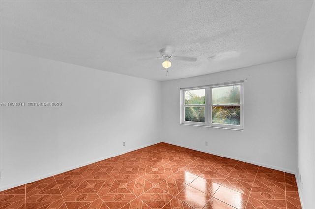 3090 NW 46th Ave 212C, Lauderdale Lakes, FL 33313