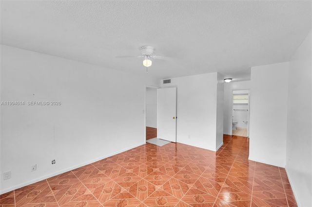 3090 NW 46th Ave 212C, Lauderdale Lakes, FL 33313