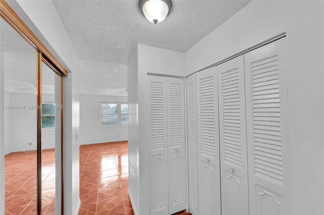 3090 NW 46th Ave 212C, Lauderdale Lakes, FL 33313