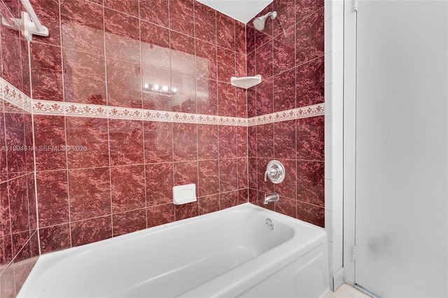 3090 NW 46th Ave 212C, Lauderdale Lakes, FL 33313