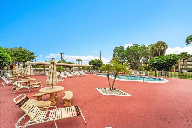 3090 NW 46th Ave 212C, Lauderdale Lakes, FL 33313