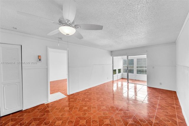 3090 NW 46th Ave 212C, Lauderdale Lakes, FL 33313