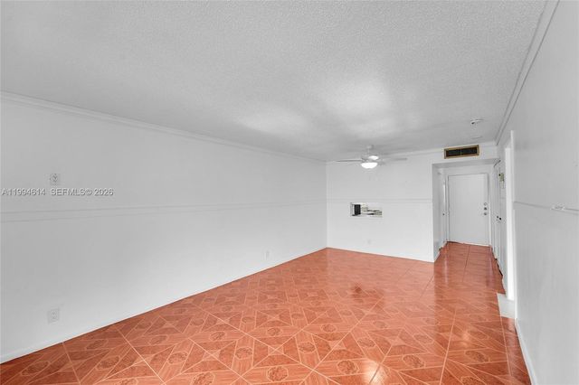 3090 NW 46th Ave 212C, Lauderdale Lakes, FL 33313