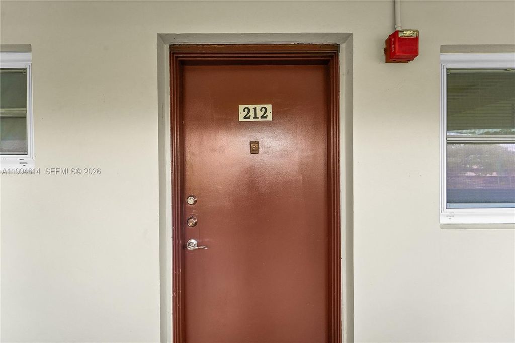 3090 NW 46th Ave 212C, Lauderdale Lakes, FL 33313