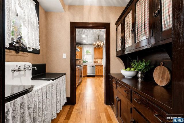 384 Anderson Street, Hackensack, NJ 07601
