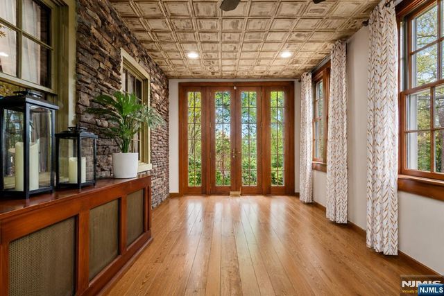 384 Anderson Street, Hackensack, NJ 07601