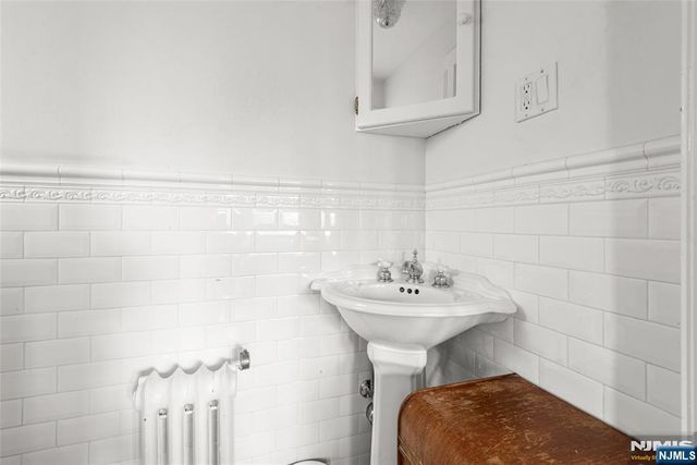 384 Anderson Street, Hackensack, NJ 07601