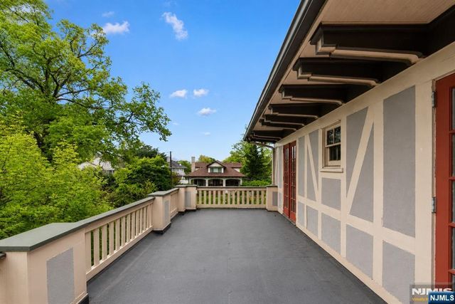 384 Anderson Street, Hackensack, NJ 07601