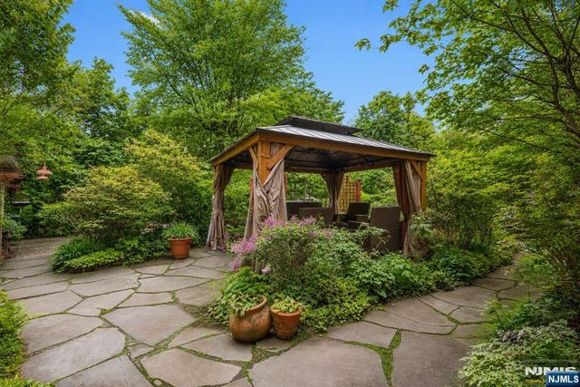 384 Anderson Street, Hackensack, NJ 07601