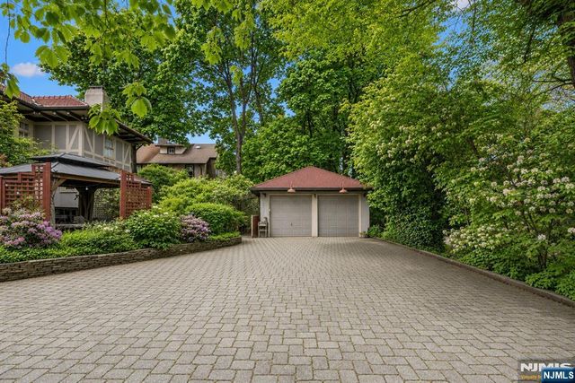 384 Anderson Street, Hackensack, NJ 07601