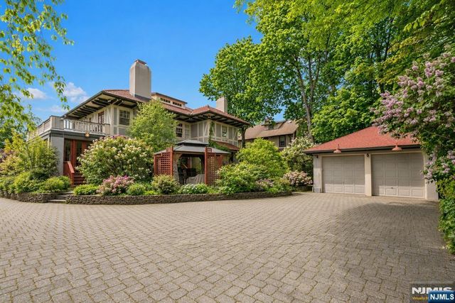 384 Anderson Street, Hackensack, NJ 07601