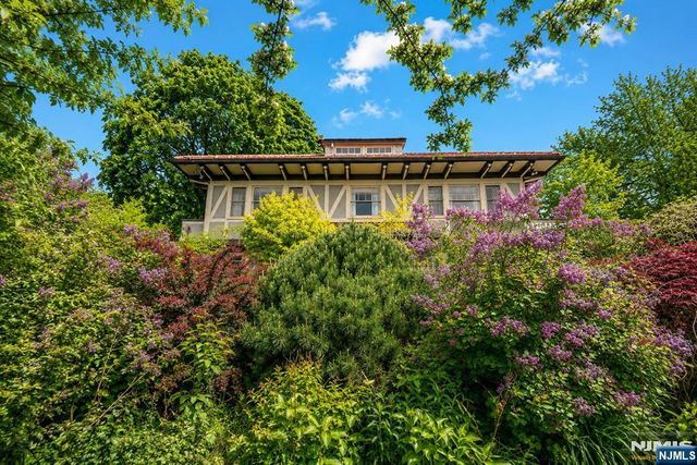 384 Anderson Street, Hackensack, NJ 07601